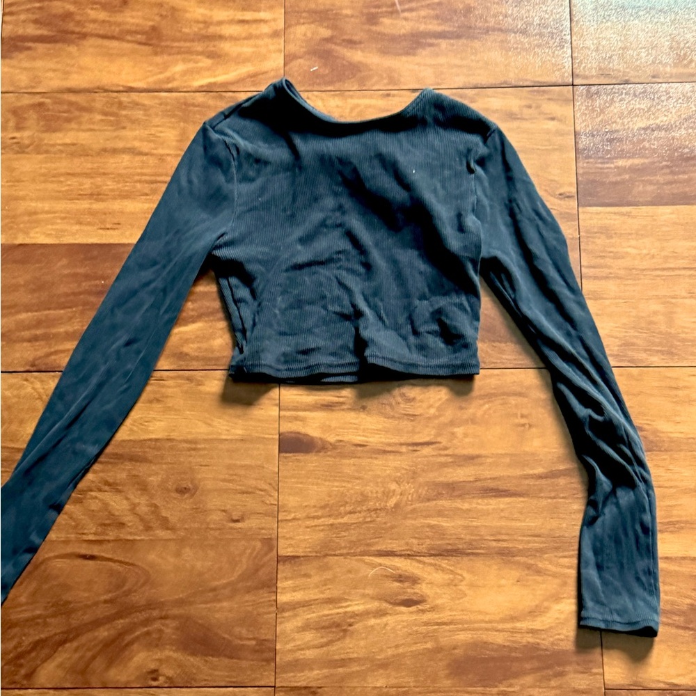 Croped black long sleeve t shirt